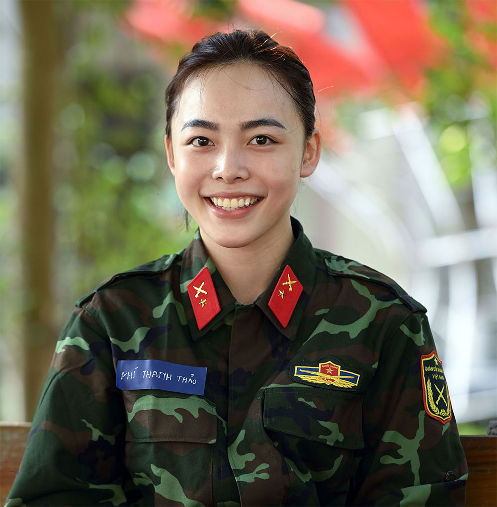 Con gái mẹ đã thành chiến sĩ